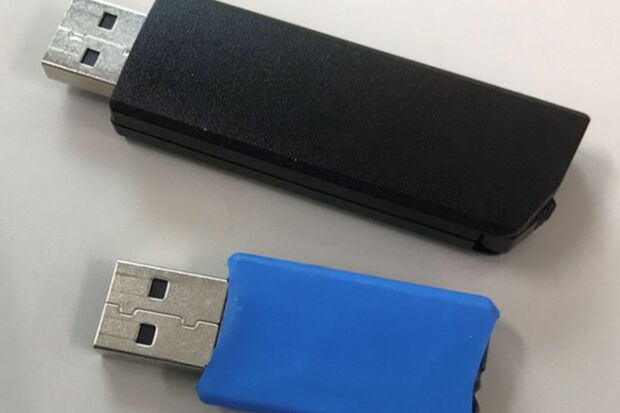 被害者が購入したUSBメモリ