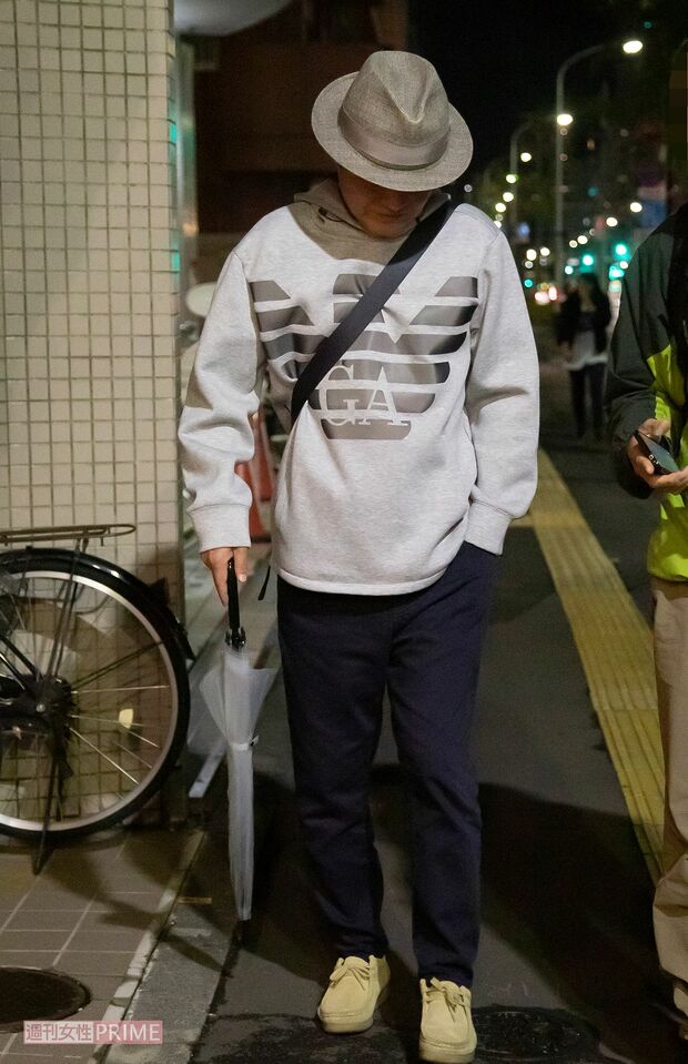 直撃を受けた飯島直子の夫・O氏は不倫について名言を避けた