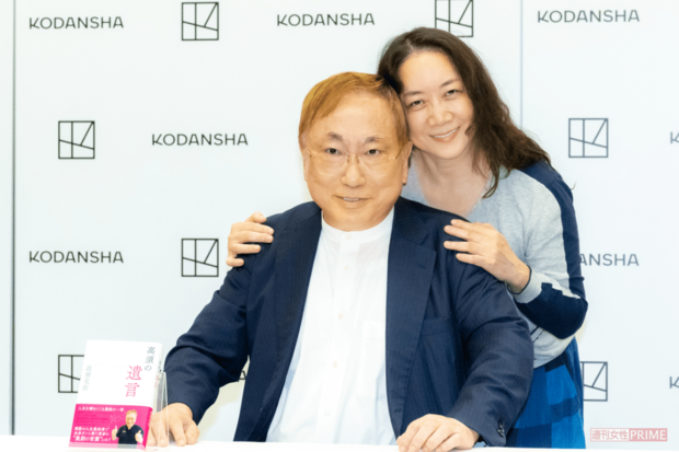 『高須の遺言』出版記者会見にて。西原さんも駆けつけた