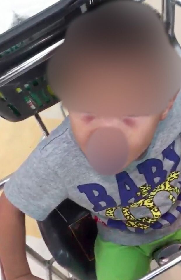 虐待の痕跡か、長男の目の下にはアザが（両容疑者のSNSより）