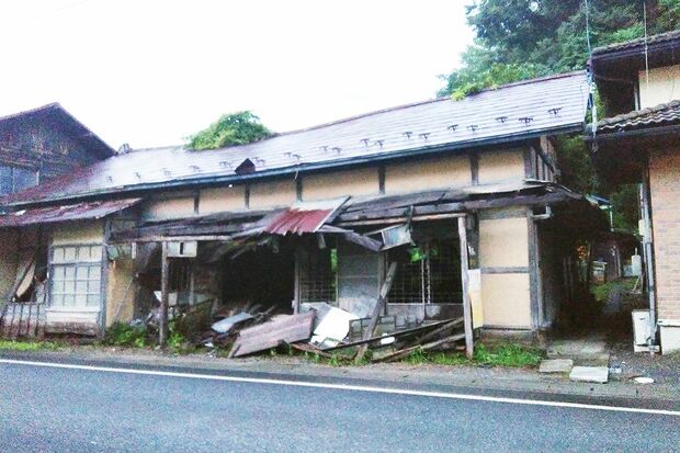 佐藤容疑者の実家はボロボロで……