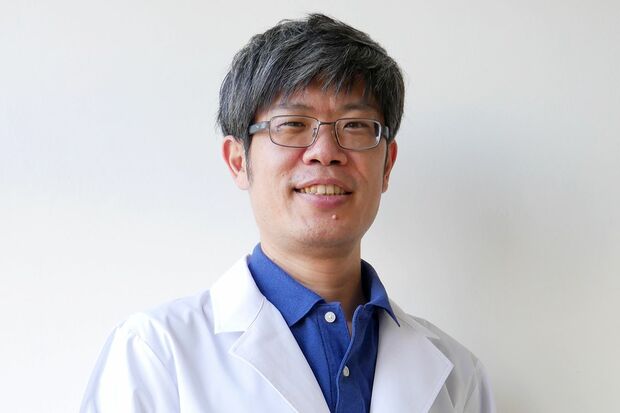 「洗濯ハカセ」こと老舗クリーニング店「白洋社」部長の神崎健輔さん