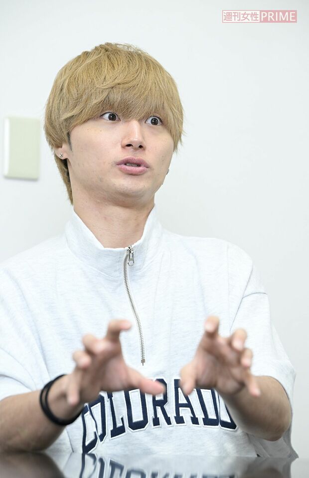 “自分の口から話したい”と取材に応じ、神妙な面持ちで話す元ジャニーズJr.の山本亮太