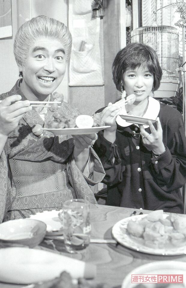 『志村けんの失礼しまぁーす!』（'86～'87年）では、おばあちゃんに扮する志村さんと堀ちえみが、全国のご家庭で夕食を