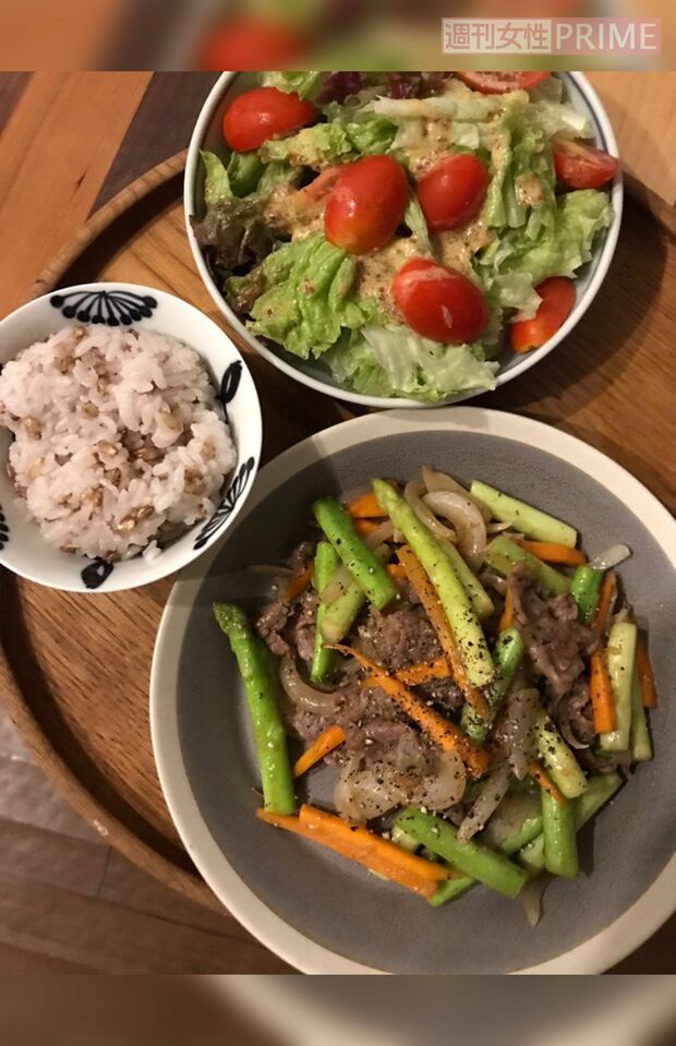 牛アスパラ炒めの晩御飯