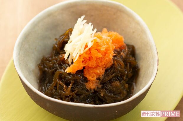 酢（100ml）と、すりおろしにんじん（1本分）の「腸活玉」を作っておくと便利。もずく酢に加えるなどすれば、夏にもぴったり。