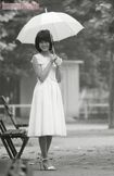 若松さんが初めて福岡で会った時の印象に近いという、ワンピース姿の清楚な聖子（1980年6月撮影）