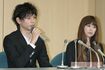 ’09年4月、シンガソングライターの絢香と結婚を発表。ふたりで記者会見に臨んだ