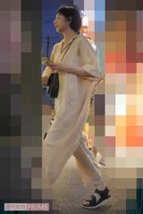 都内の老舗バーの20周年記念パーティーに参加した夏帆。会場では撮影係を担当