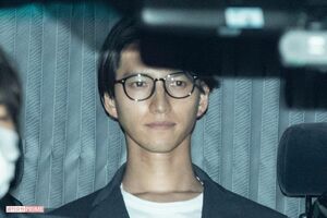 5月22日、東京湾岸警察署に車で移送される田口容疑者