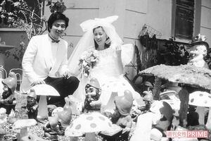 1983年3月、グアムで挙式をした大和田獏と岡江久美子さん