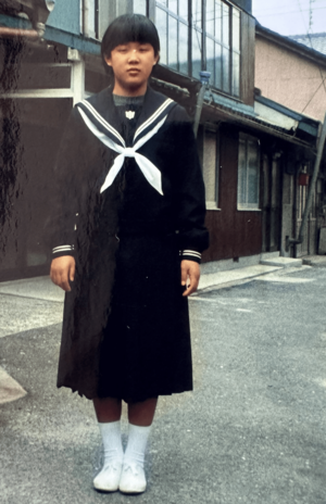たえさんが中学に入学したとき。髪の毛は父親によって短く刈られることも