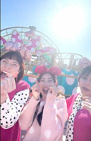 物議を醸しているカチューシャをつけてパレードを楽しむ動画（東京ディズニーリゾート公式Xより）