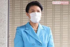 「晴れでも曇りでも、雅子さまのブルーカラーが“空”になり、まだ若木の存在を引き立たせる。装いもコンセプチュアルに熟考される雅子さまならでは」（日置さん）第72回全国植樹祭（6月5日）