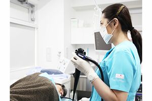 麻薬を扱える内視鏡検査のプロだった（クリニックのホームページより）