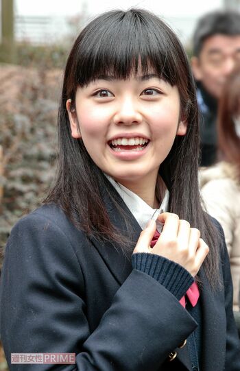 高校卒業報告会に参加した小芝風花