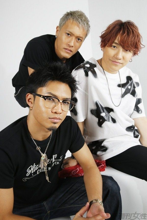 Vocal 数原龍友(22)、Performer 中務裕太(22)、Performer 小森隼(20)