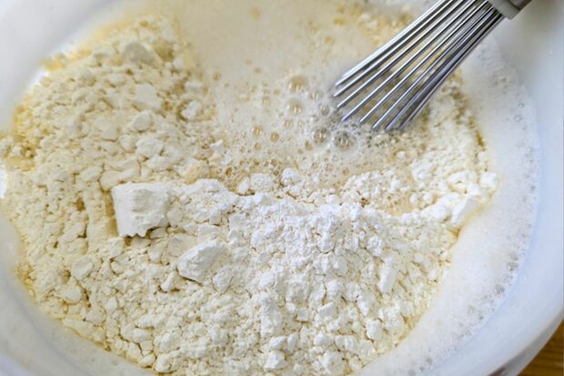 小麦粉製品はダニの温床になることも。開封後は必ず冷蔵庫へ