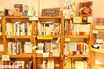 書店の閉店ラッシュの中で“小さな書店”がブーム、棚貸しビジネスで「本屋のアンテナショップ化」「仕入れルートの多様化」で書店開業の障壁が低くなった
