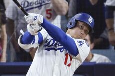 ドジャース・大谷翔平が“挨拶しない監督”を明かした米番組『ESPN』「完全に一線を超えた」ファン同士の“場外乱闘”
