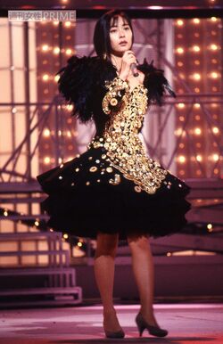 1989年、『VirginEyes』を熱唱する中山美穂さん