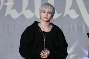 ほほえむTOMORROWXTOGETHERのHUENINGKAI