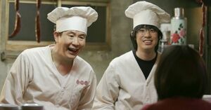  渡辺大知(わたなべ・だいち) ●1990年8月8日生まれ。兵庫県神戸市出身。高校在学中にロックバンド『黒猫チェルシー』を結成し2009年デビュー。俳優としては映画『色即ぜねれいしょん』『くちびるに歌を』、ドラマ『忌野清志郎 トランジスタ・ラジオ』、日経電子版CMの田中役などで活躍。『まれ』で演じる高志は大学に進学したものの、ほどなく中退。横浜の中華料理店『天中殺』で働きながら、ミュージシャンへの夢を追う