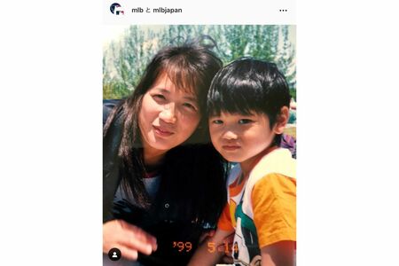 母・加代子さんと同じ長身アスリートを相手に選んだようだ（MLB公式インスタグラムより）
