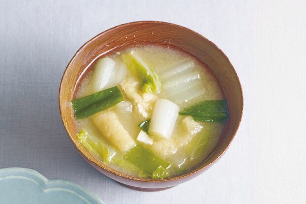白菜と油揚げのみそ汁　撮影／中野博安