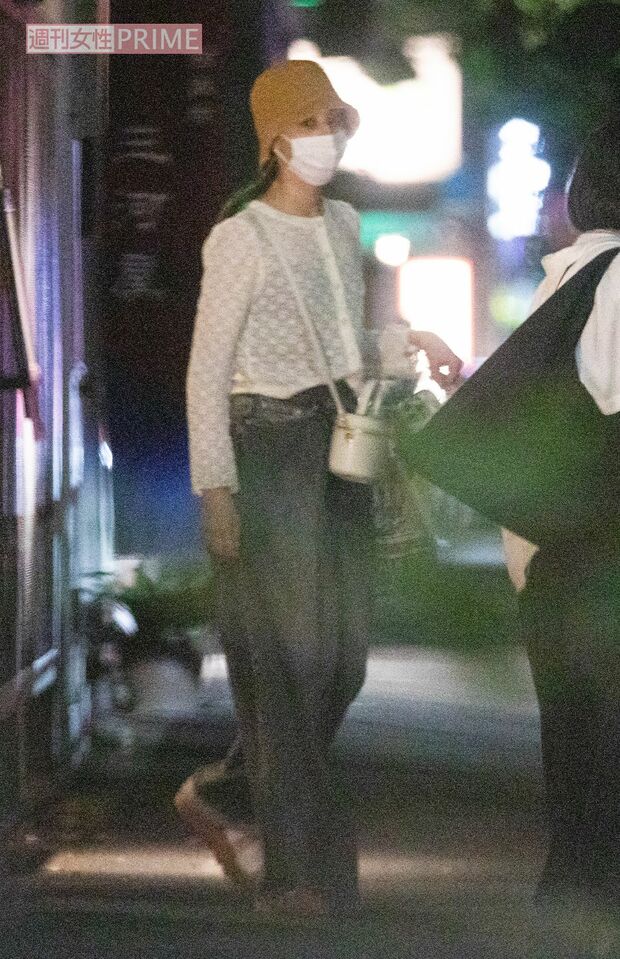 モデルとしても活躍する新木優子はトレンド感あふれるコーディネート