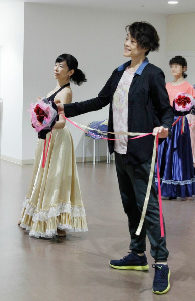 元タカラジェンヌと一緒に踊れるのは貴重な体験！　気持ちは宝塚歌劇団員？