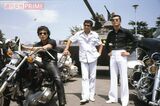 戦車も用意した’79年『西部警察』の制作発表。右から渡さん、裕次郎さん、舘ひろし