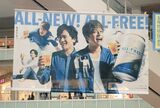『ららぽーと豊洲』には2人の巨大な横断幕も