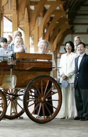 同年代の子どもたちがいるオランダ国王一家とも楽しく過ごされた愛子さま('06年8月)