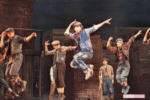 大我が演じる主人公・ジャックの仲間のニュージーズに加藤清史郎や松岡広大が出演　写真提供／東宝演劇部