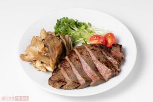 まいたけのみそ漬け和風ステーキ 撮影/矢島泰輔