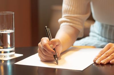 紙とペンを用意する