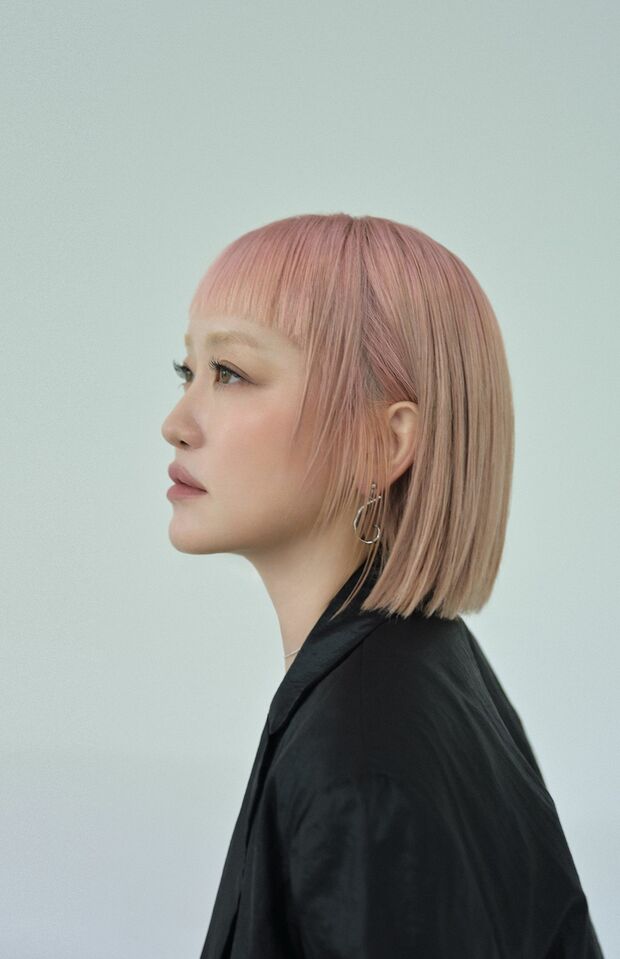 田中いづみさん●ヘア&メイクアップアーティスト。広告やWEBムービー、コスメのイメージビジュアルまで、多方面で活躍。韓国美容にも詳しく、韓国メイクはもちろん、トレンドを取り入れたメイクが人気。