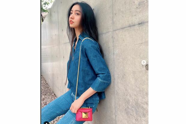 ※1『ロンスタッズナッパレザーチェーンマイクロバッグ』16万5000円（編集部調べ、画像は公式インスタグラムより）