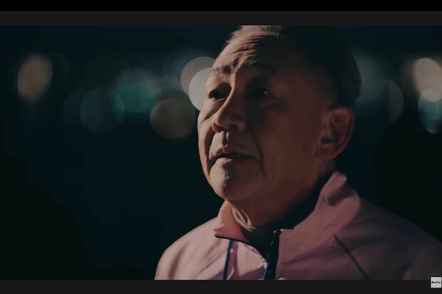 ケツメイシの『WeGO』MVに出演している林家正蔵（ケツメイシの公式YouTubeより）