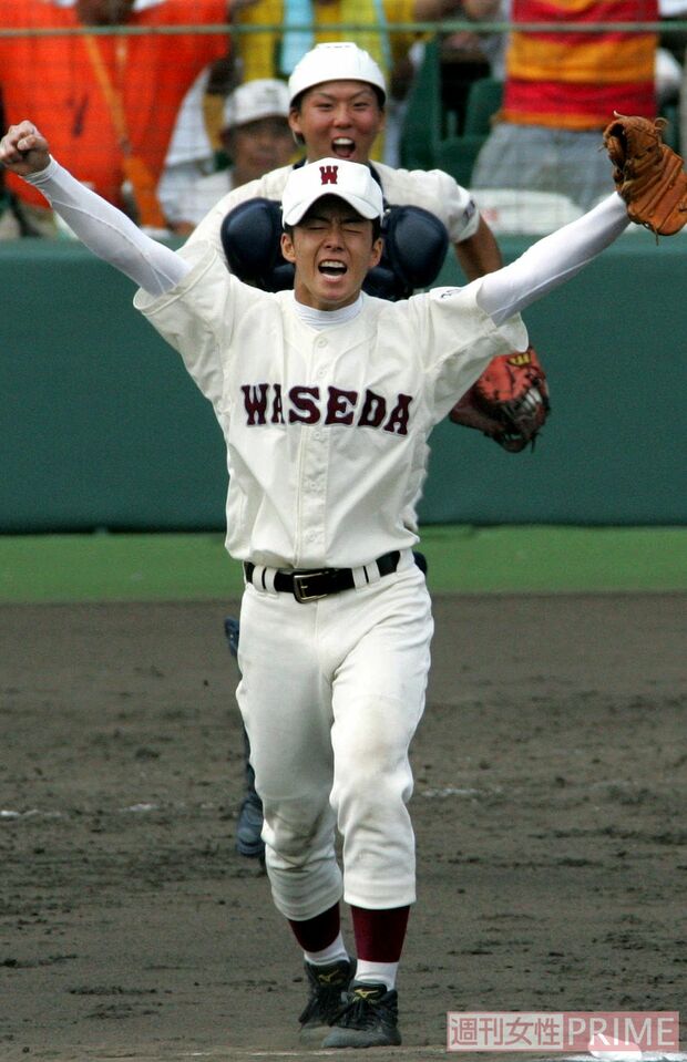 第88回全国高校野球選手権、決勝再試合で優勝を決め、ガッツポーズの斎藤佑樹投手