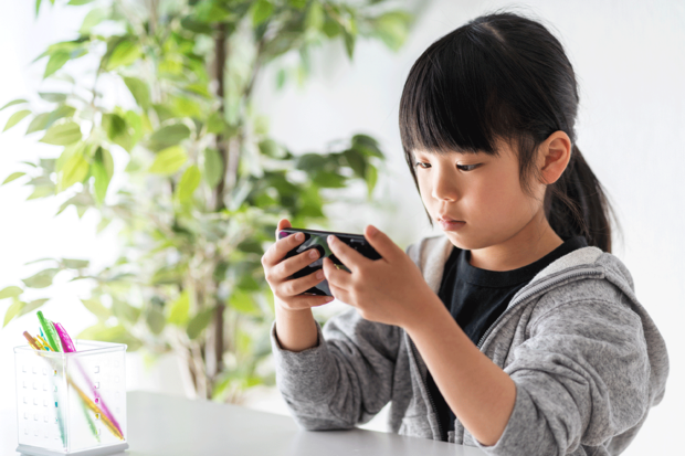 学校であだ名を禁じても、LINEなどSNSでの中傷までは防ぎようがない