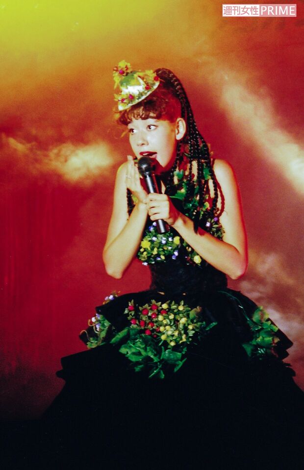 憧れのフリフリ衣装に身を包み、芸能活動をスタート