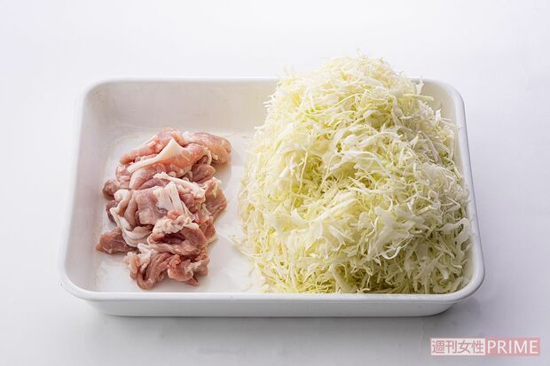 キャベツでかさ増し（撮影／廣瀬靖士）