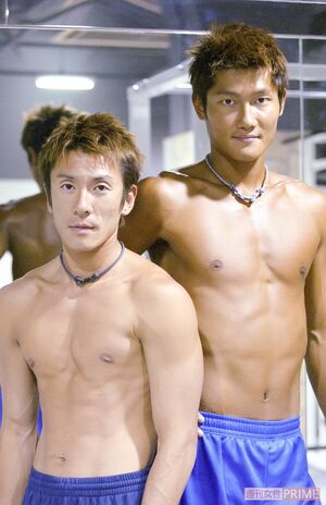 (左)現在は実業家の西村晃一、(右)現在は参議院議員の朝日健太郎(写真/週刊女性写真班)