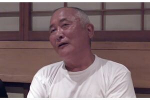 2010年に『天までとどけ』20周年記念同窓会に参加した綿引勝彦さん（たかお晃市YouTubeチャンネルより）