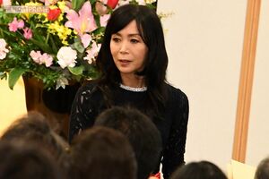 竹内まりや（2019年、芸術選奨贈呈式にて）