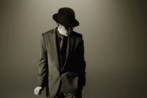 清水翔太、2016年リリースの「Damage」MVに出演した童子-T（清水翔太公式YouTubeチャンネルより）