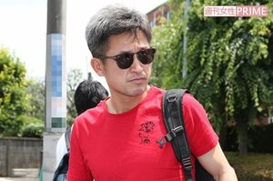 直撃当初は眉間にしわを寄せていたが、家族の話題になると笑顔で楽しそうに話していた