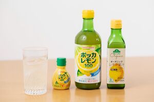 効果は同じなので、生のレモンを搾ったものでも市販のレモン果汁でもお好みで ※レモン水を持ち歩く場合は、酸が強いので金属製の水筒は避けてください